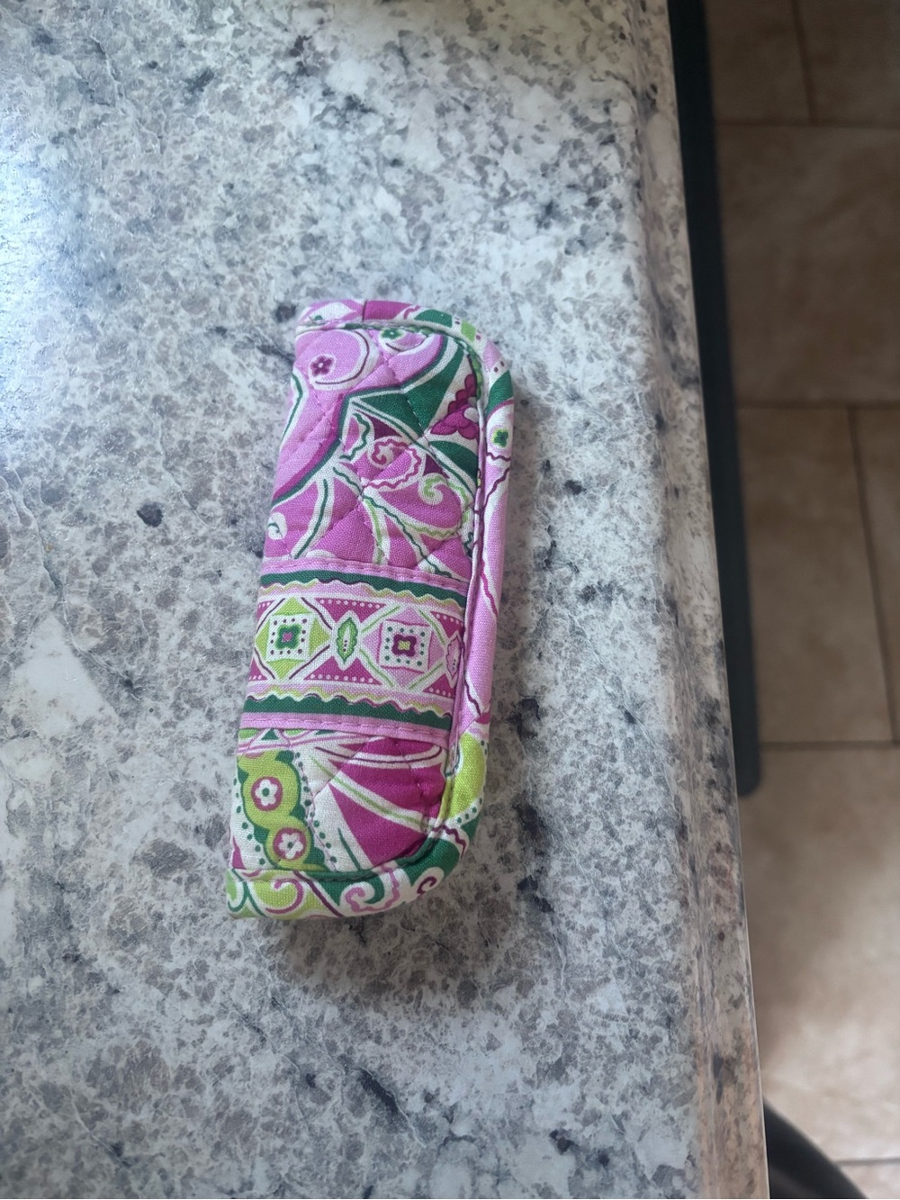 Vera Bradley eye glass case - retired print - Picture 4 of 4